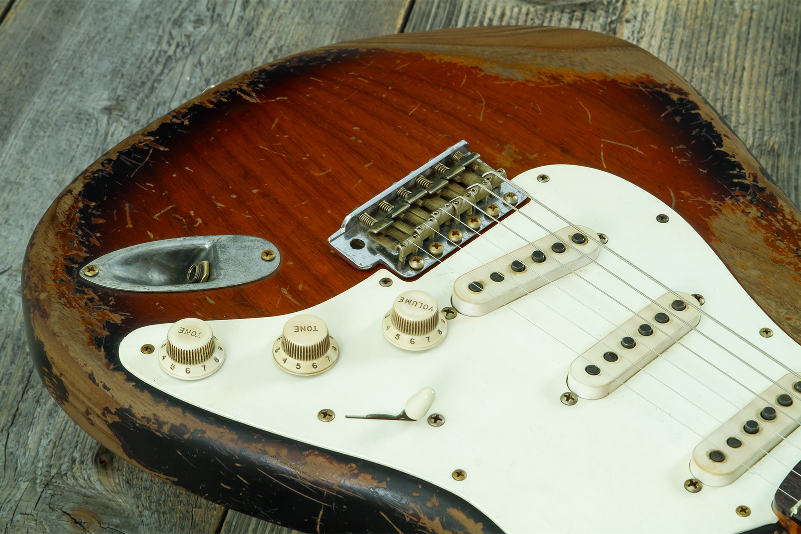 Fender Custom Shop Strat Late 1959 Mb A.macnutt 3s Trem Rw #r147577 - Heavy Relic 2-color Sunburst - Guitare Électrique Forme Str - Variation 7