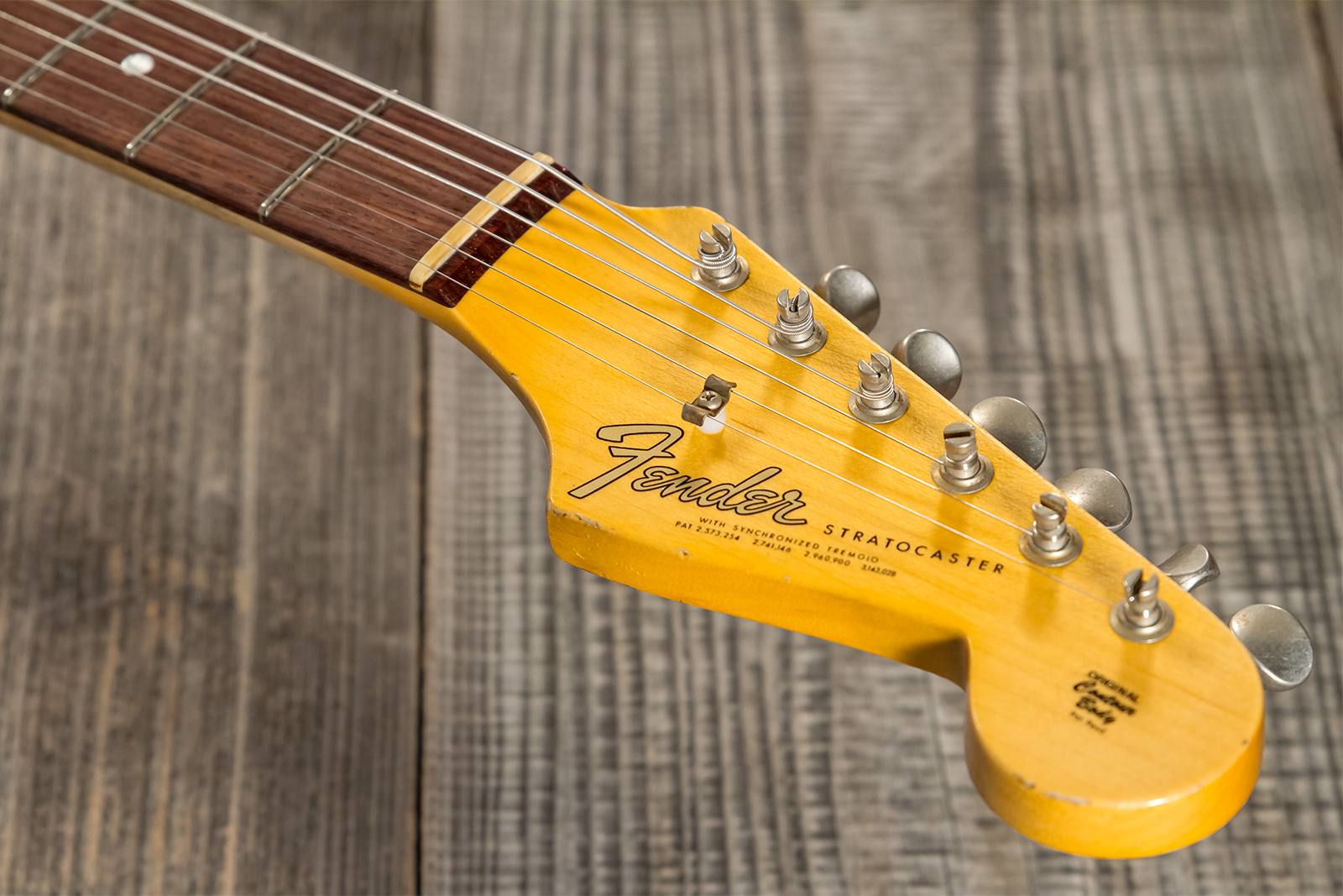 Fender Custom Shop Strat Late 1964 3s Trem Rw #cz568395 - Relic Aged Fiesta Red - Guitare Électrique Forme Str - Variation 7
