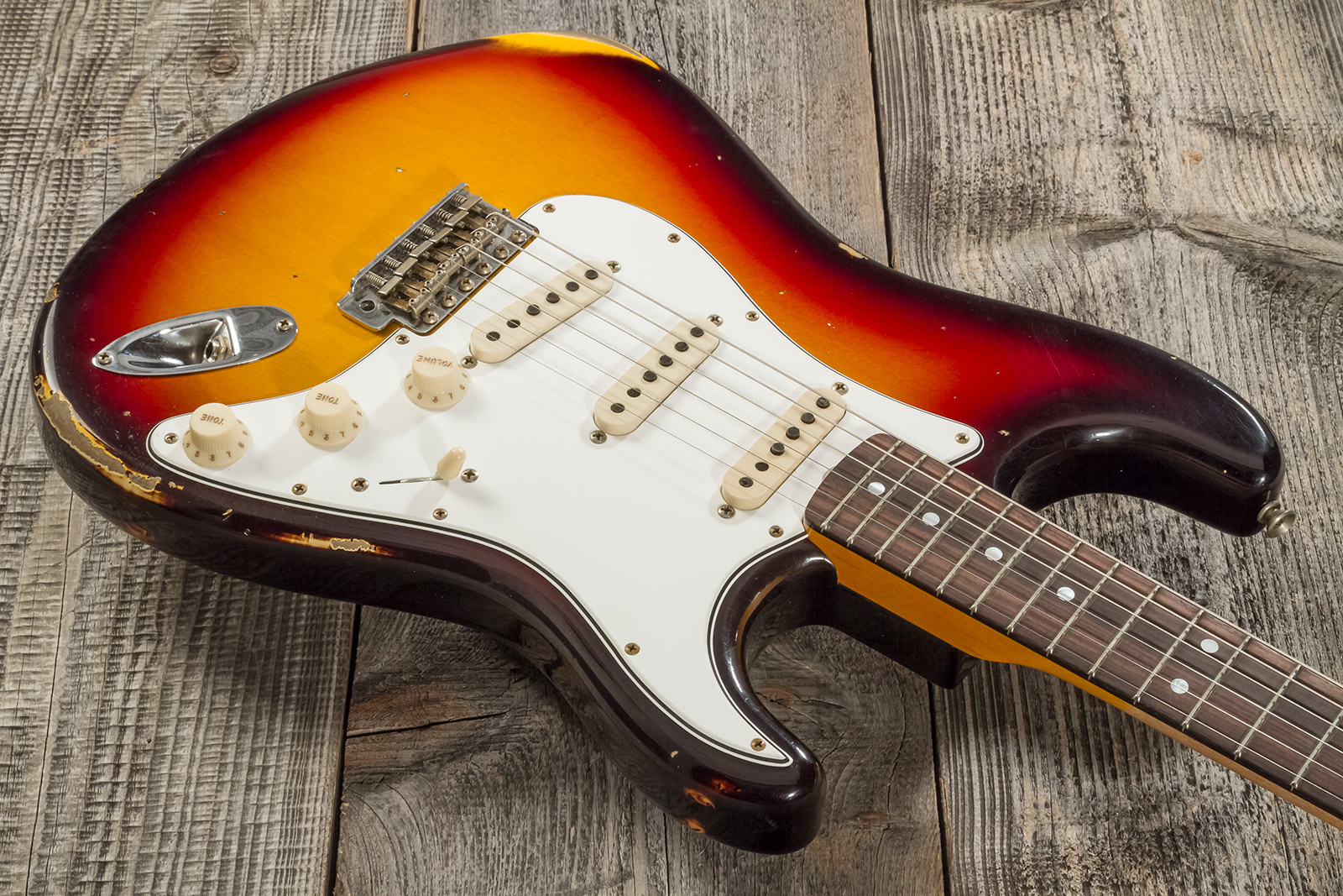 Fender Custom Shop Strat Late 1964 3s Trem Rw #cz569756 - Relic Target 3-color Sunburst - Guitare Électrique Forme Str - Variation 2