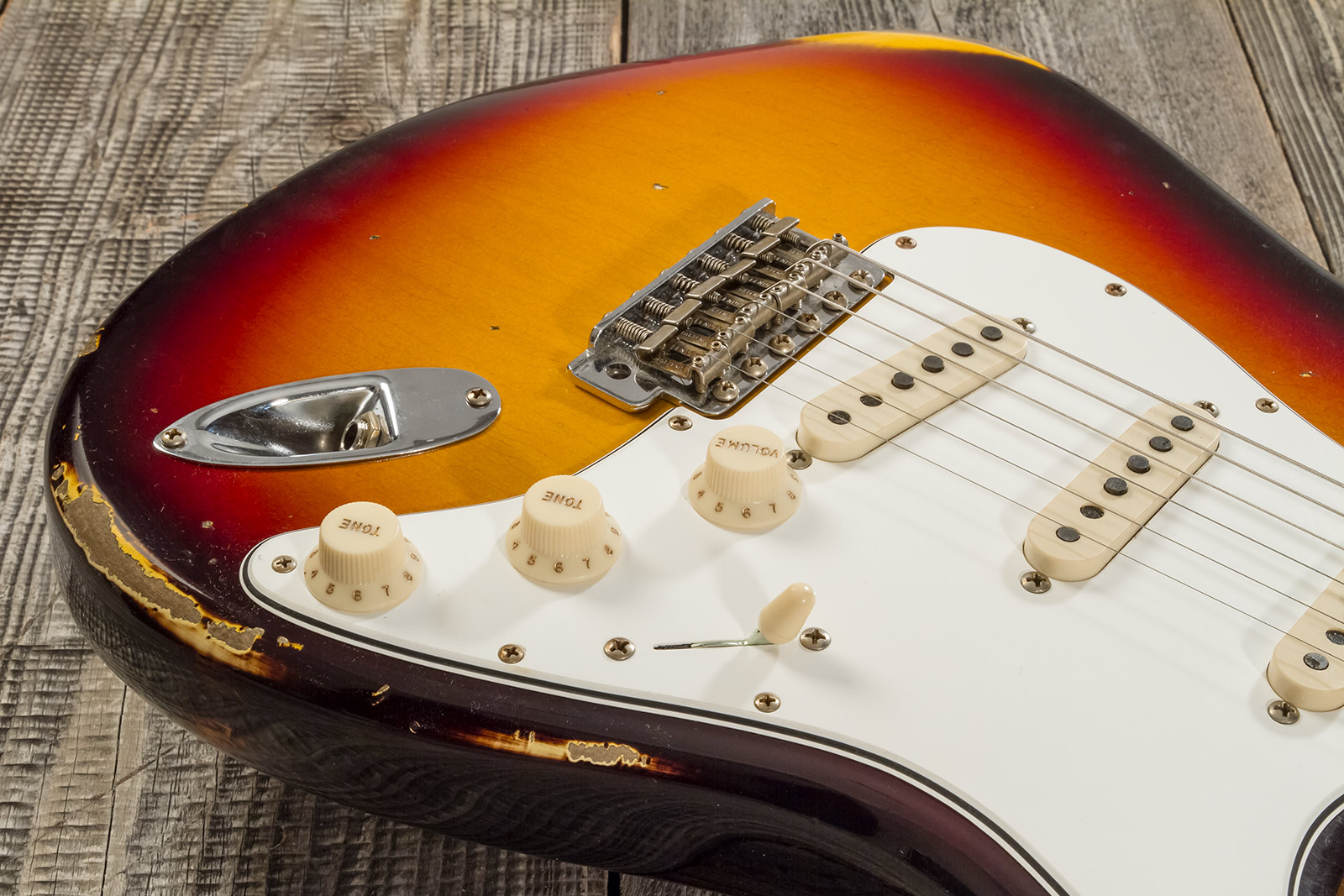 Fender Custom Shop Strat Late 1964 3s Trem Rw #cz569756 - Relic Target 3-color Sunburst - Guitare Électrique Forme Str - Variation 3