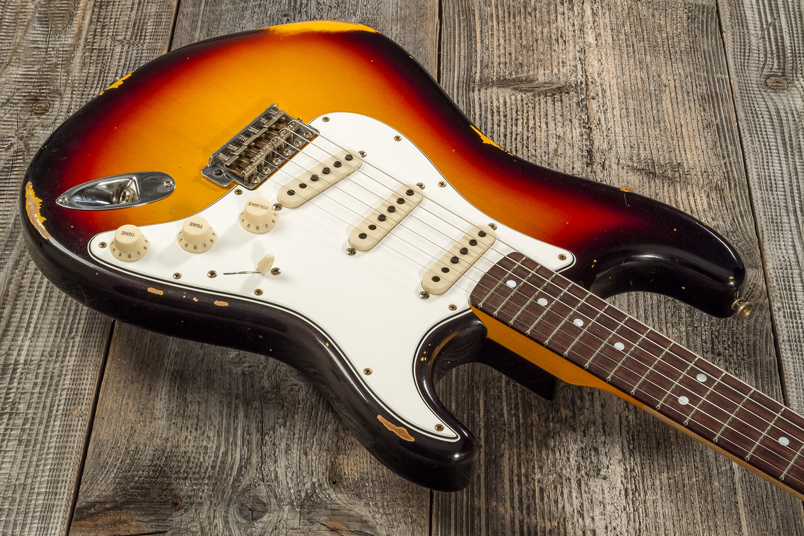 Fender Custom Shop Strat Late 1964 3s Trem Rw #cz569925 - Relic Target 3-color Sunburst - Guitare Électrique Forme Str - Variation 2