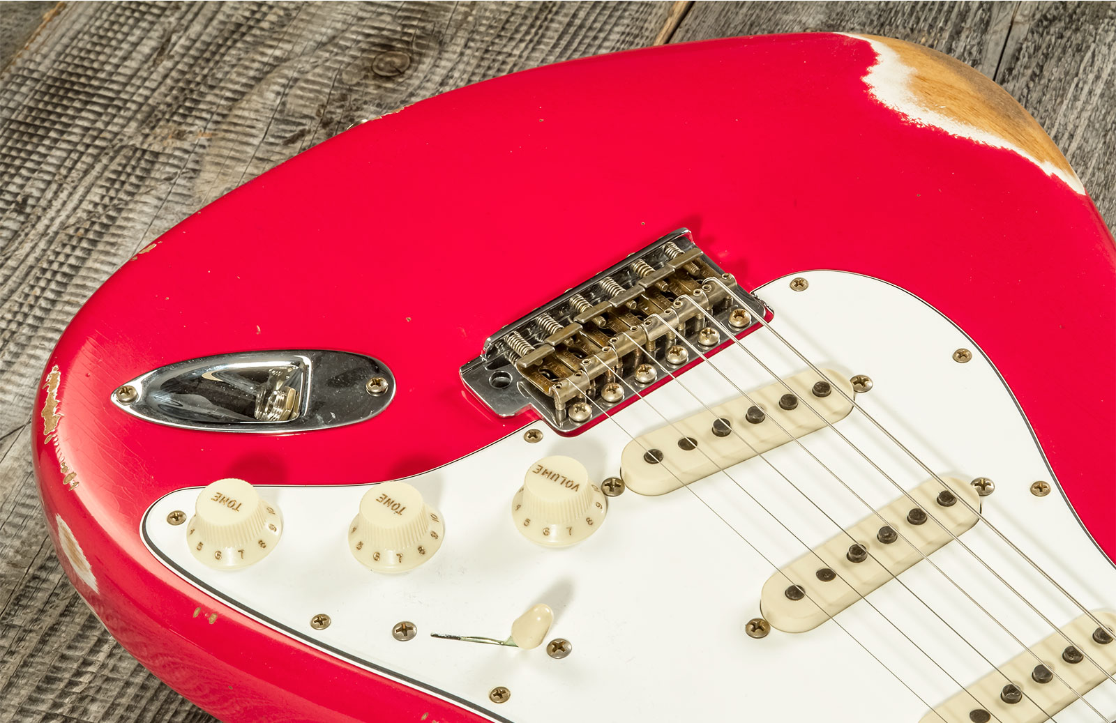 Fender Custom Shop Strat Late 1964 Trem 3s Rw #cz575557 - Relic Aged Fiesta Red - Guitare Électrique Forme Str - Variation 2