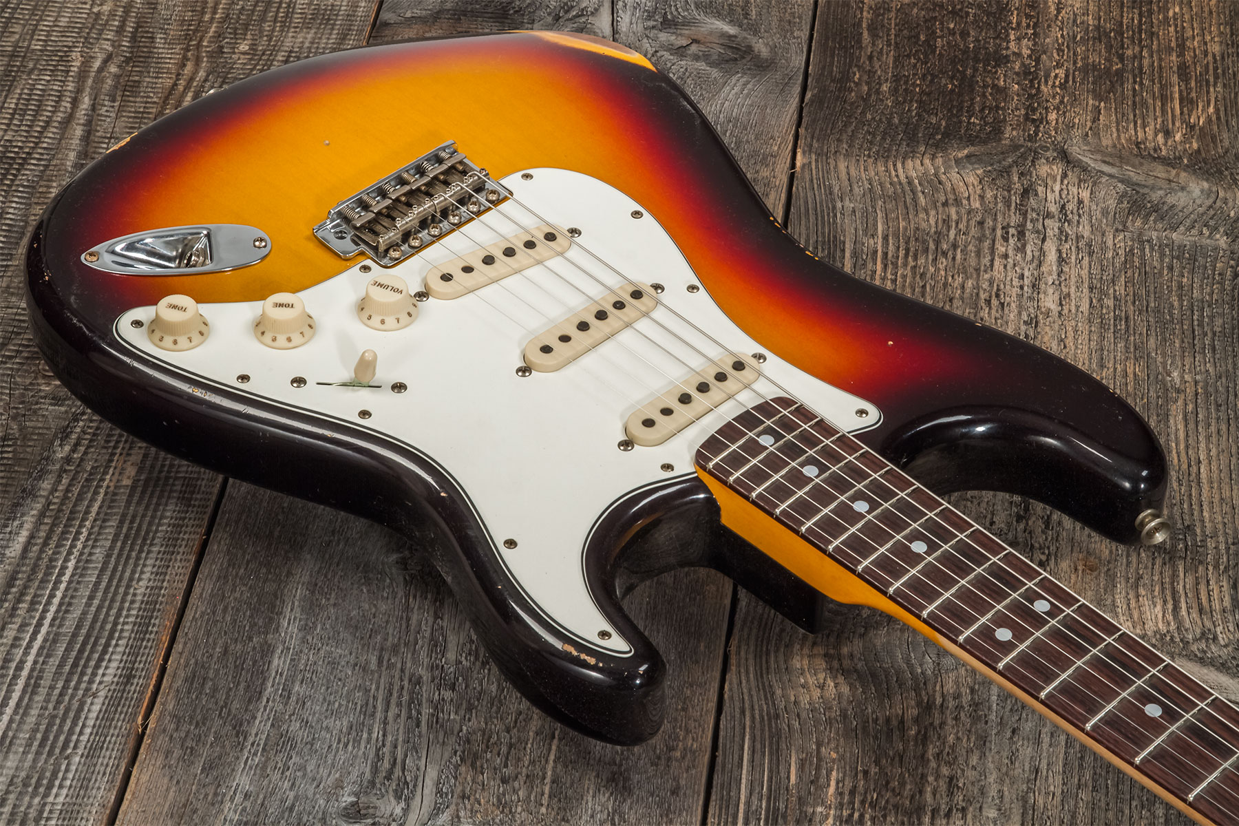 Fender Custom Shop Strat Late 64 3s Trem Rw #cz568169 - Relic Target 3-color Sunburst - Guitare Électrique Forme Str - Variation 2