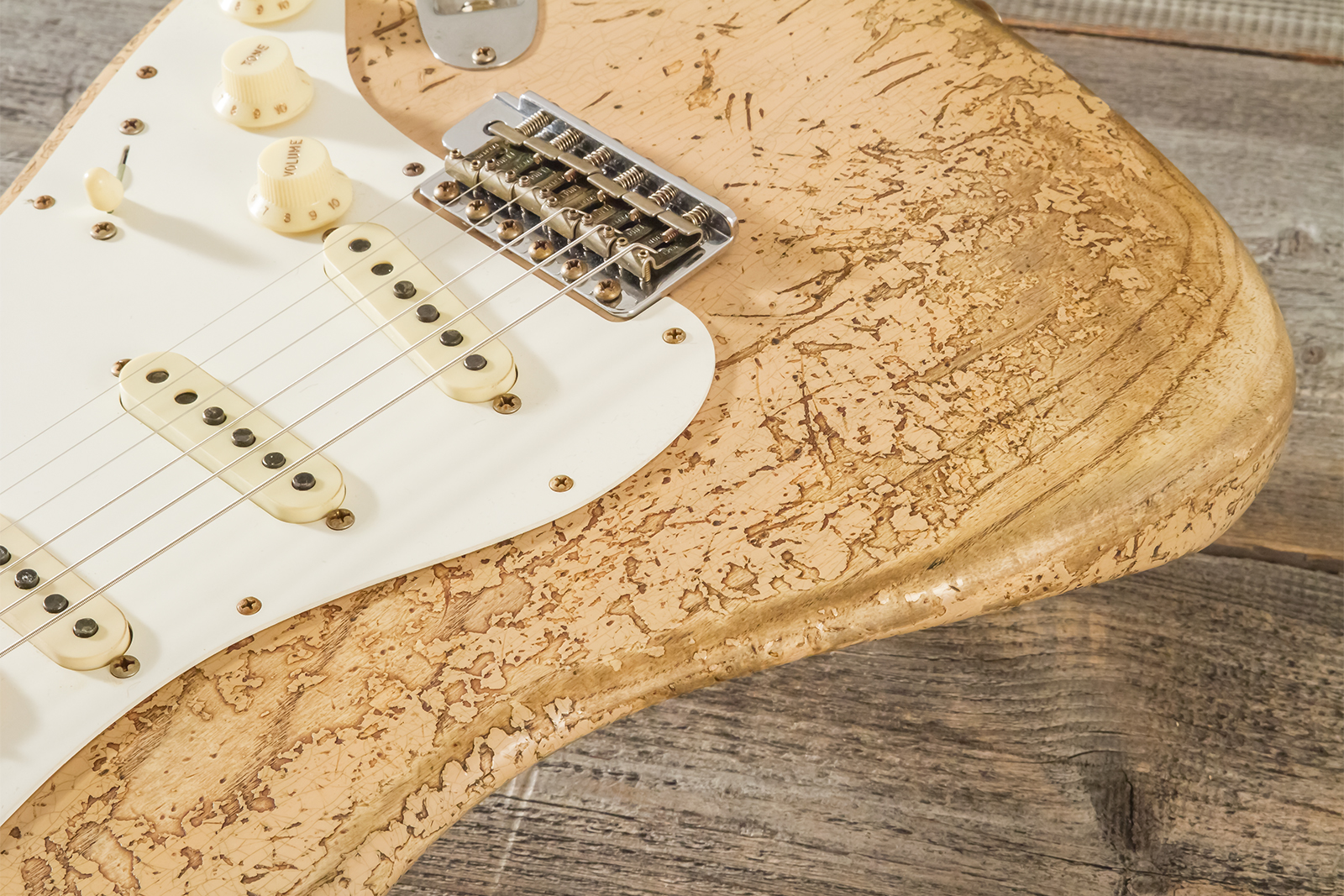 Fender Custom Shop Strat Red Hot 3s Trem #cz584115 - Super Heavy Relic White Blonde - Guitare Électrique Forme Str - Variation 3