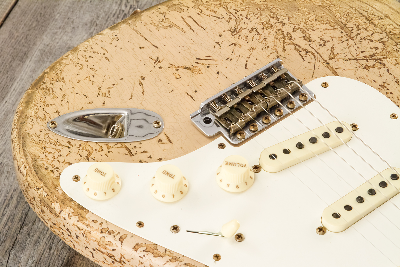 Fender Custom Shop Strat Red Hot 3s Trem #cz584115 - Super Heavy Relic White Blonde - Guitare Électrique Forme Str - Variation 4