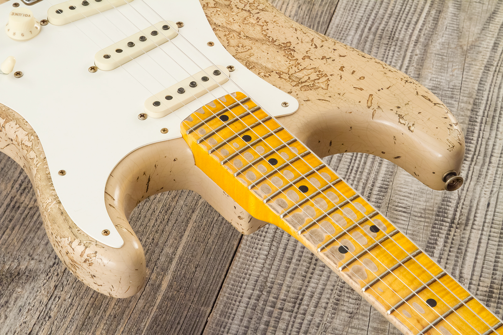 Fender Custom Shop Strat Red Hot 3s Trem #cz584115 - Super Heavy Relic White Blonde - Guitare Électrique Forme Str - Variation 5