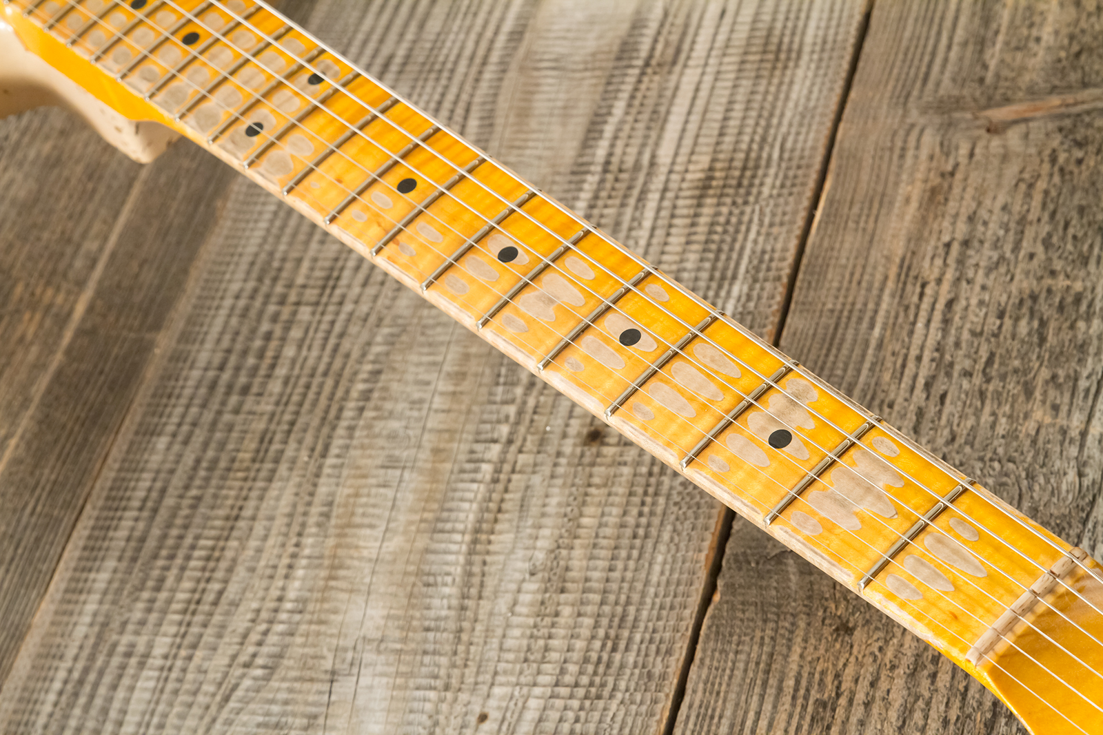 Fender Custom Shop Strat Red Hot 3s Trem #cz584115 - Super Heavy Relic White Blonde - Guitare Électrique Forme Str - Variation 6