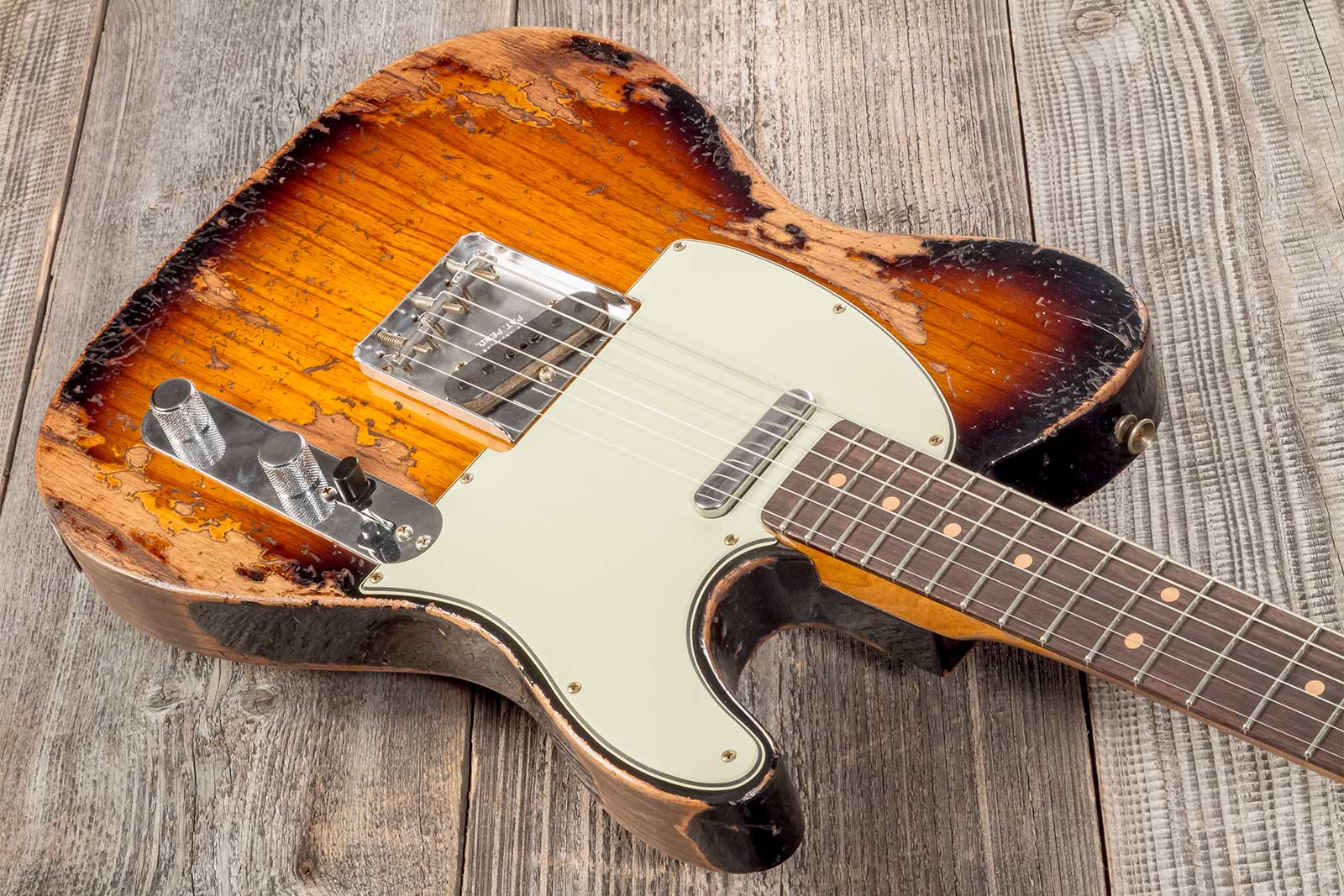 Fender Custom Shop Tele 1963 2s Ht Rw #r136206 - Super Heavy Relic 2-color Sunburst - Guitare Électrique Forme Tel - Variation 2