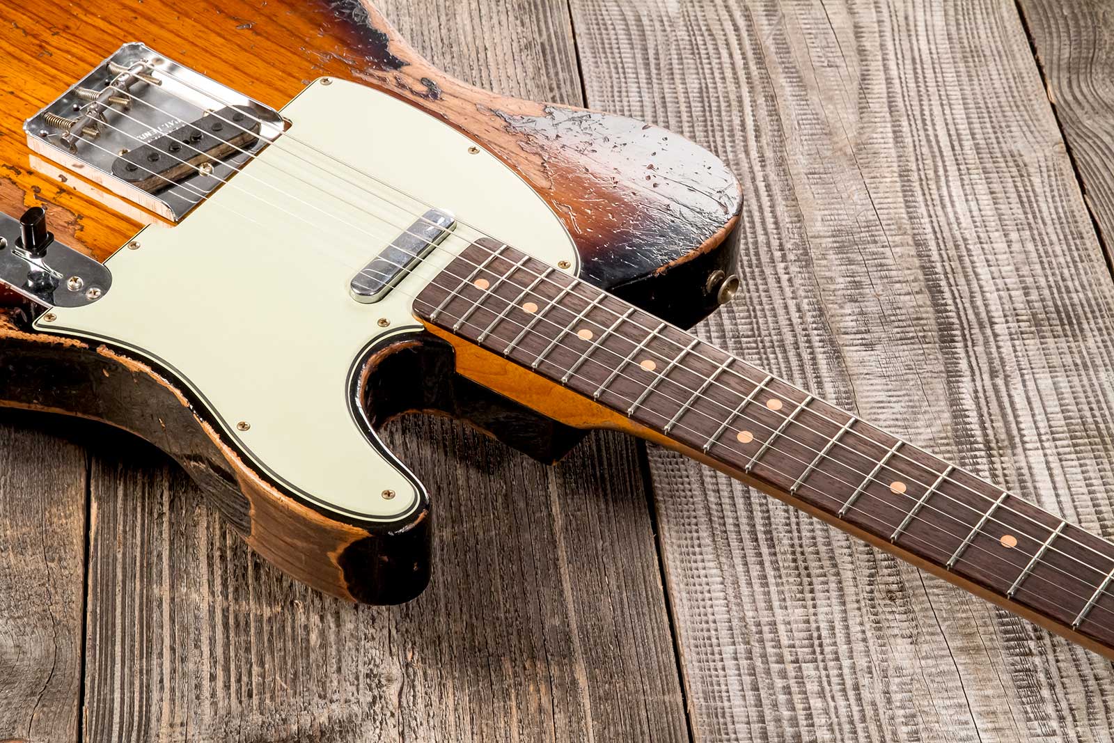 Fender Custom Shop Tele 1963 2s Ht Rw #r136206 - Super Heavy Relic 2-color Sunburst - Guitare Électrique Forme Tel - Variation 4