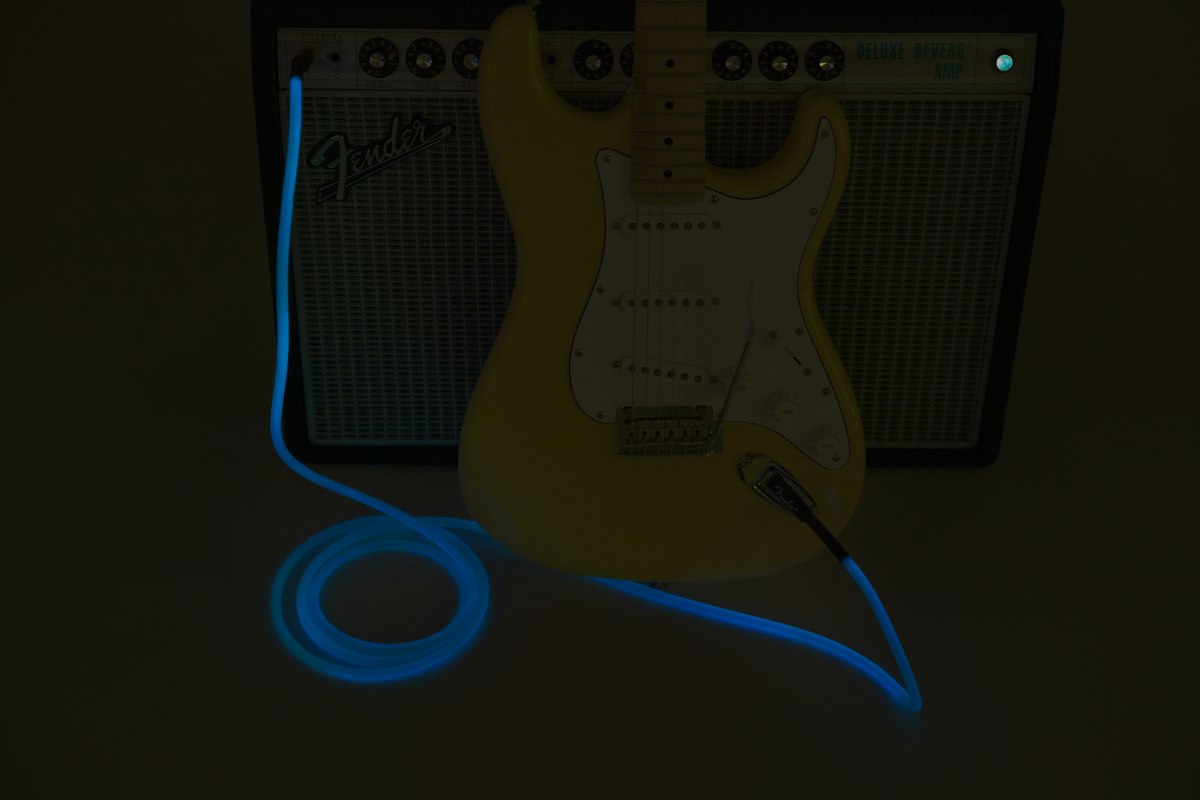 Fender Pro Glow In The Dark Instrument Cable Droit/droit 18.6ft Blue - CÂble - Variation 3