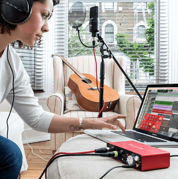 Focusrite Scarlett2 2i2 - Carte Son Usb - Variation 6