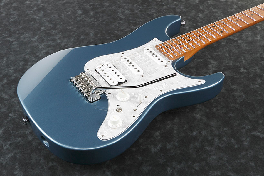 Ibanez Az2204 Icm Prestige Jap Hss Trem Mn - Ice Blue Metallic - Guitare Électrique Forme Str - Variation 2