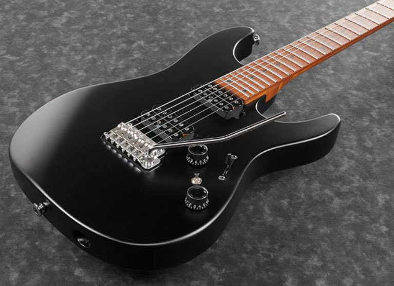 Ibanez Az2402 Bkf Prestige Jap Hh Seymour Duncan Trem Mn - Black Flat - Guitare Électrique Forme Str - Variation 2