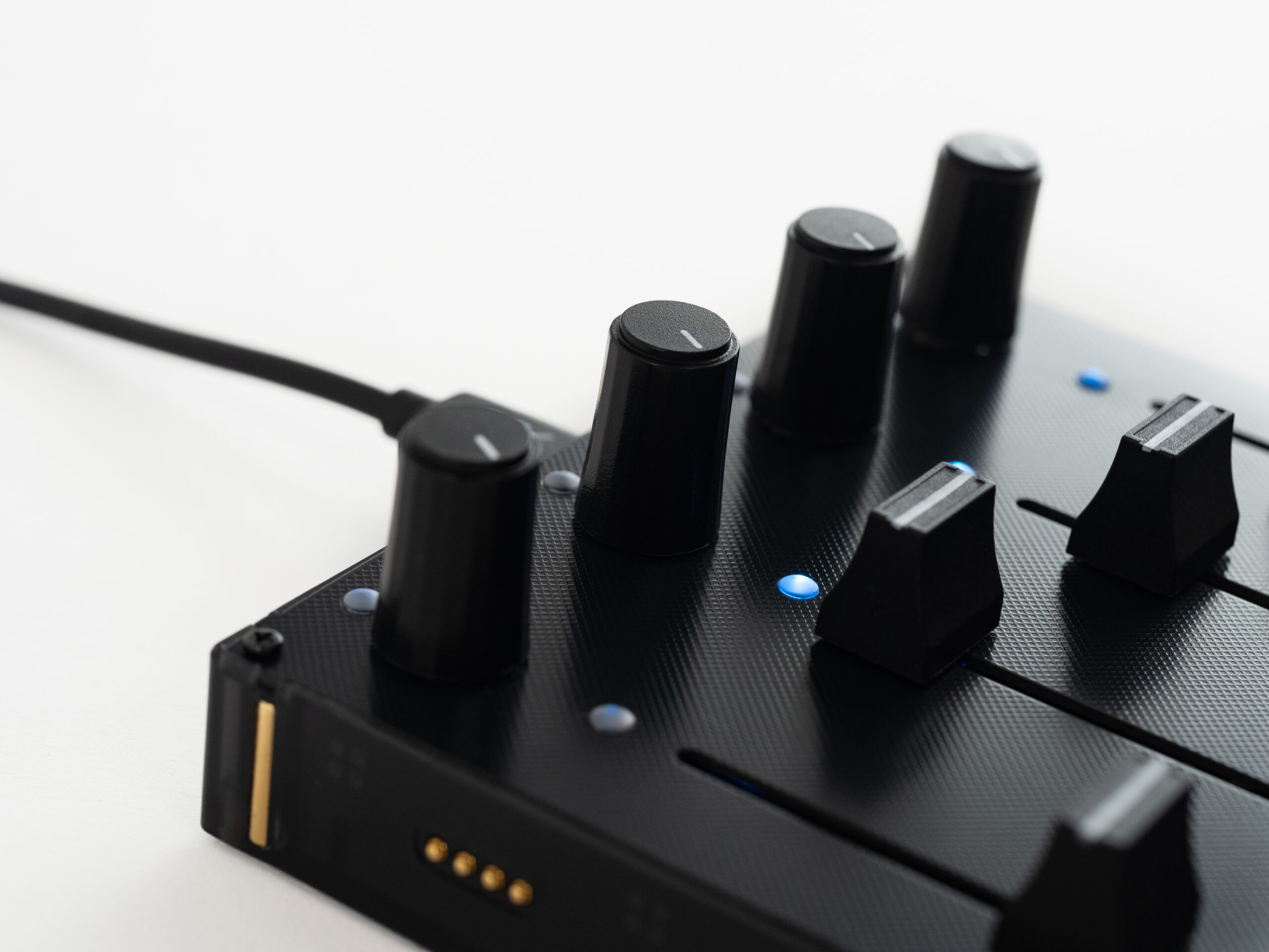 Intech Studio Grid Series 3 - Ef44 Detent - ContrÔleur Midi - Variation 1