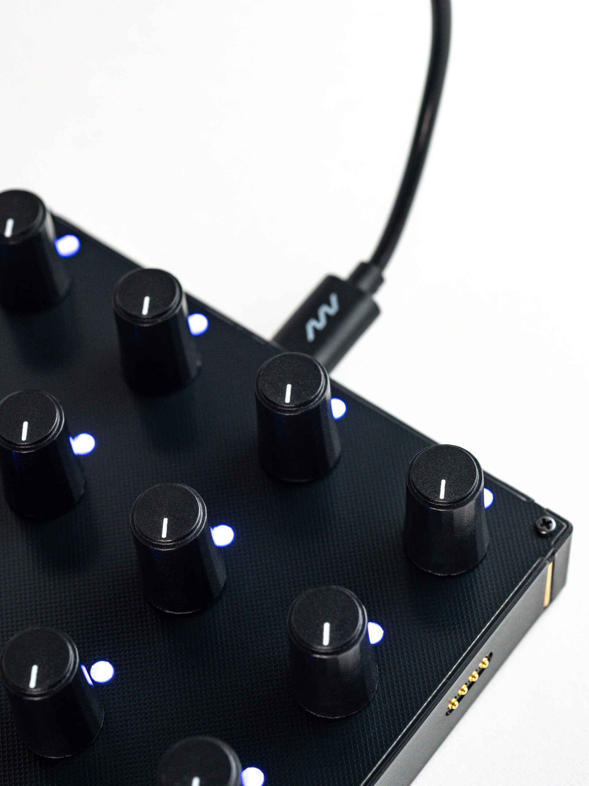 Intech Studio Grid Series 3 - Po16 Linear - ContrÔleur Midi - Variation 2