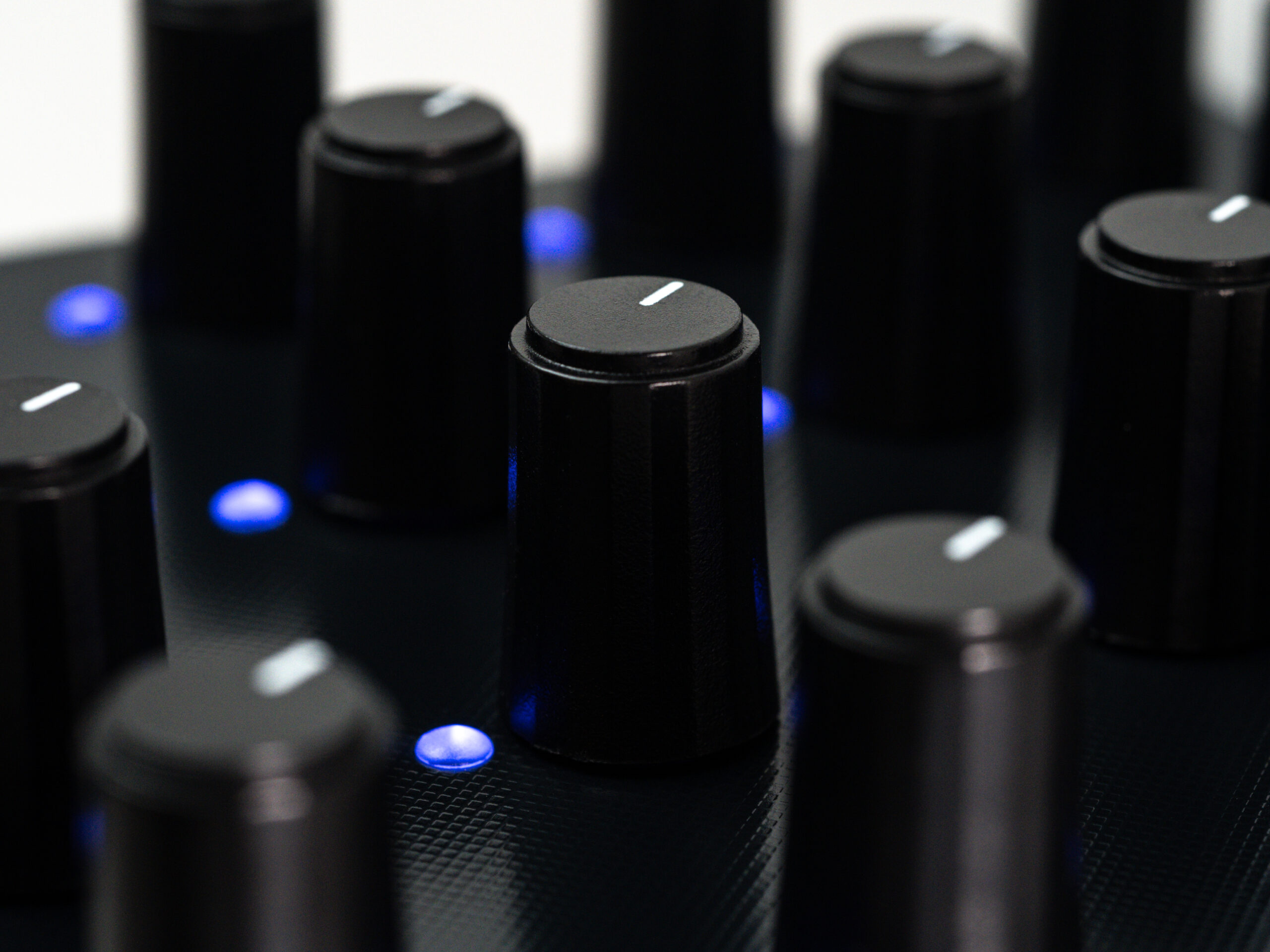 Intech Studio Grid Series 3 - Po16 Linear - ContrÔleur Midi - Variation 3
