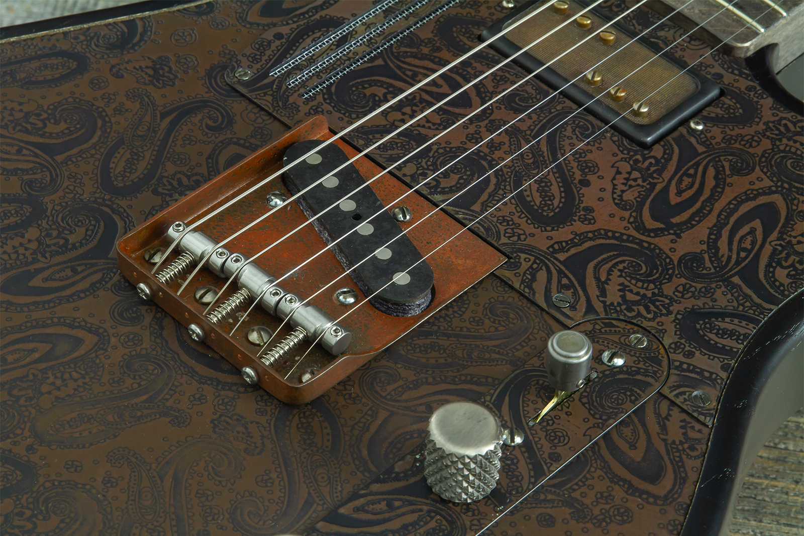 James Trussart Steeltopcaster Sh Ht Mn #26036 - Rust & Black Paisley Engraved - Guitare Électrique Forme Tel - Variation 3