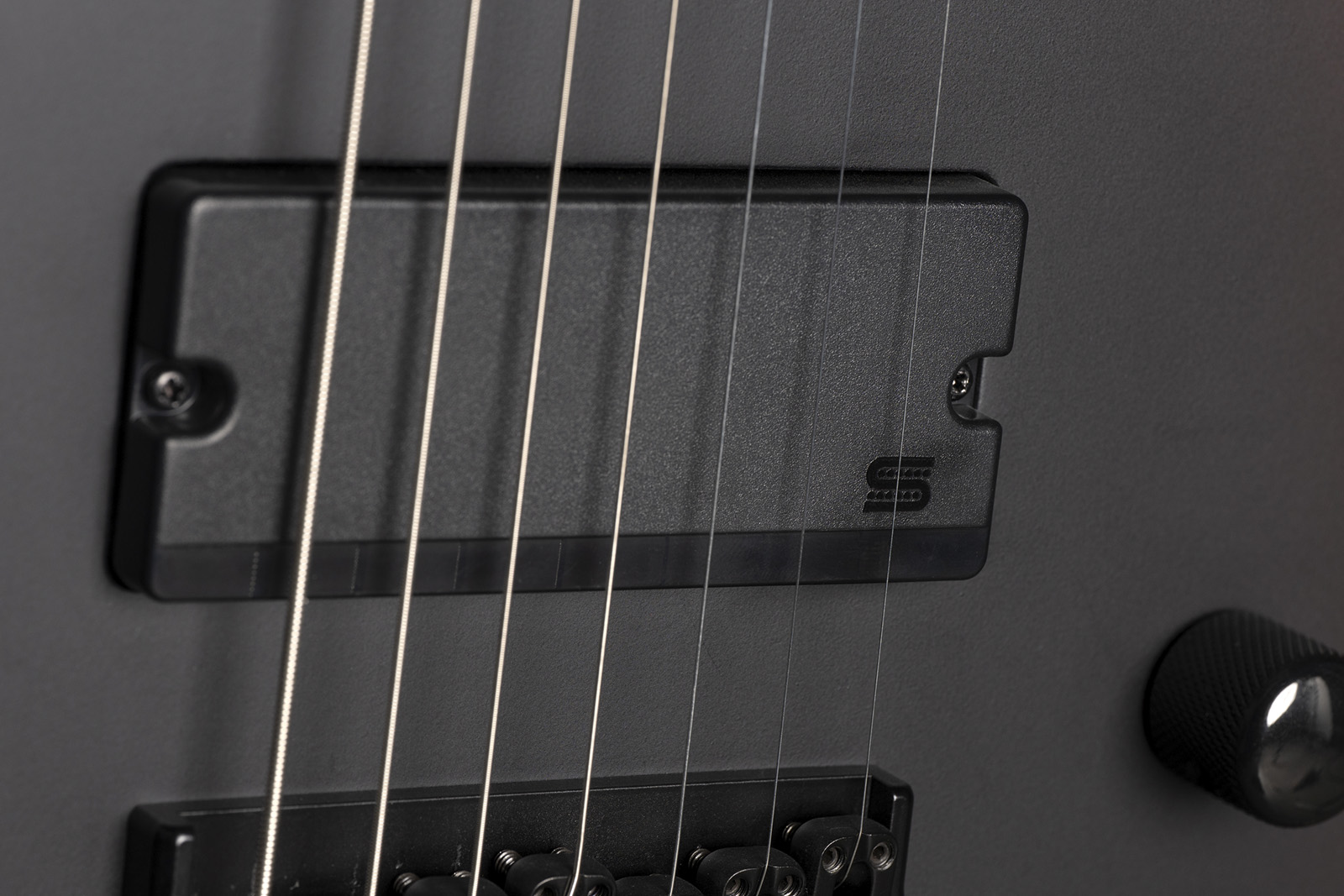 Ltd M-7 Baritone Black Metal Series 7-cordes Ht 1h Eb - Black Red Burst Satin - Guitare Électrique Forme Str - Variation 4