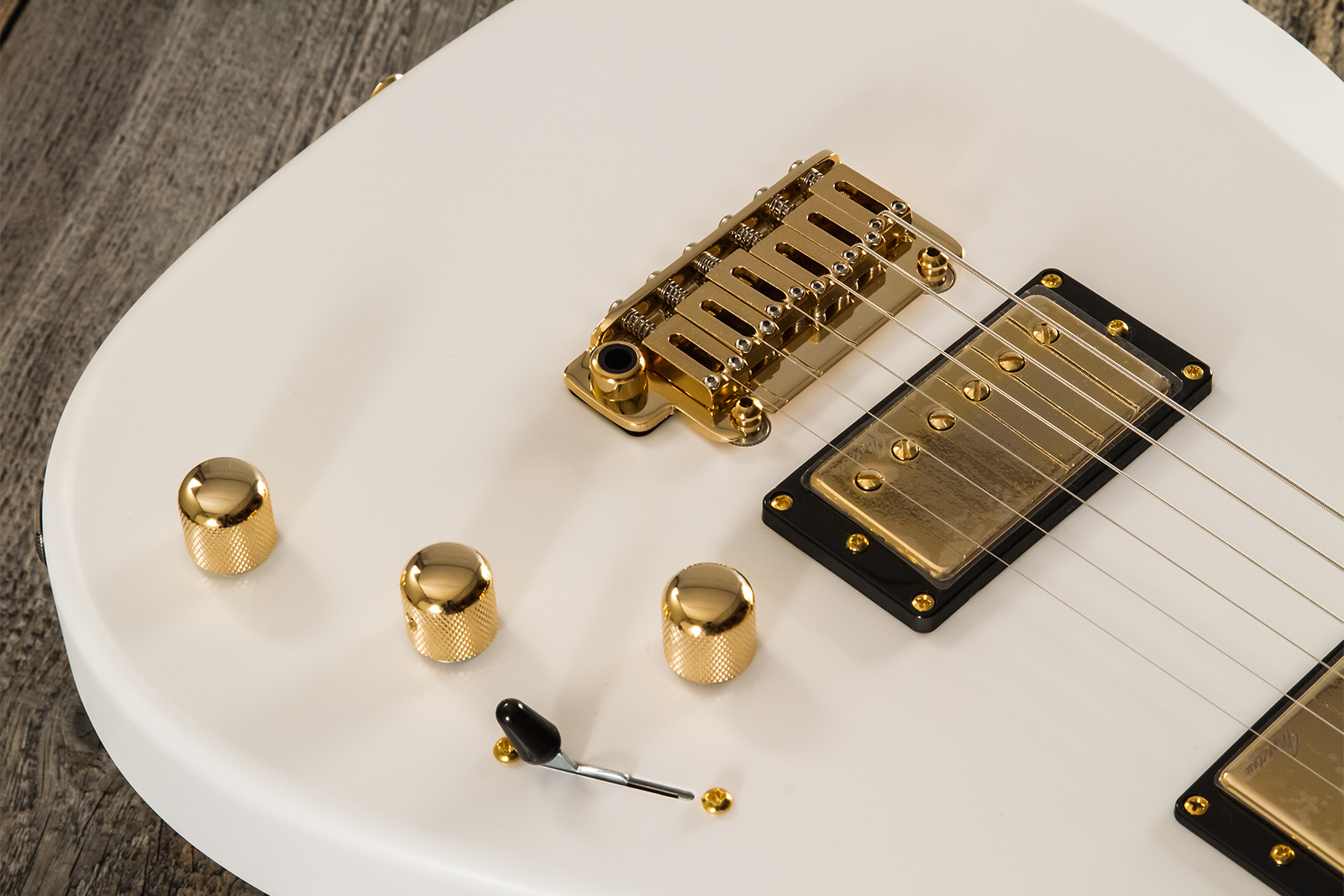 Marceau Guitars Fascinante Standard 2h Trem Ric #s17324 - Arctic White Satin - Guitare Électrique Forme Str - Variation 3