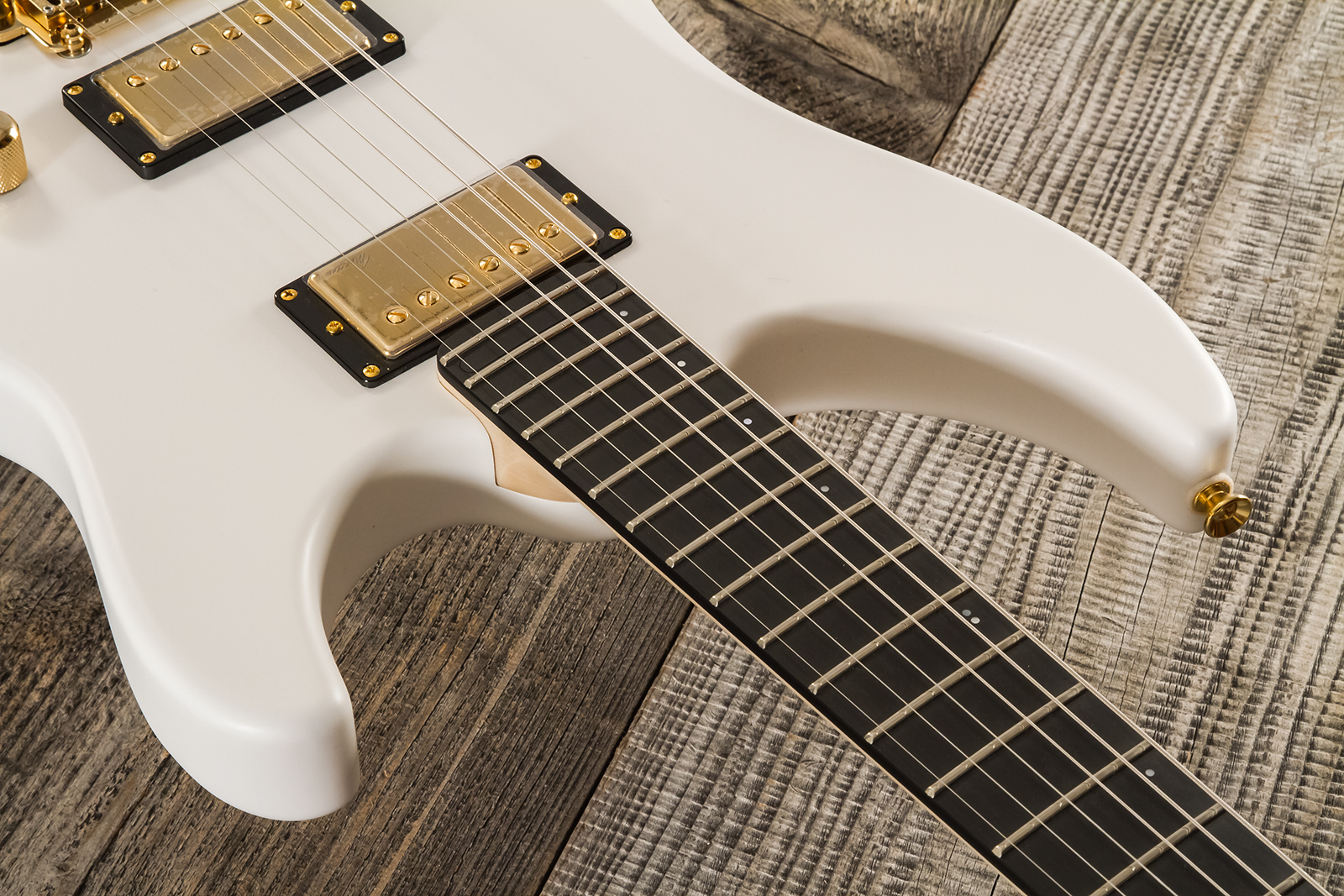 Marceau Guitars Fascinante Standard 2h Trem Ric #s17324 - Arctic White Satin - Guitare Électrique Forme Str - Variation 4