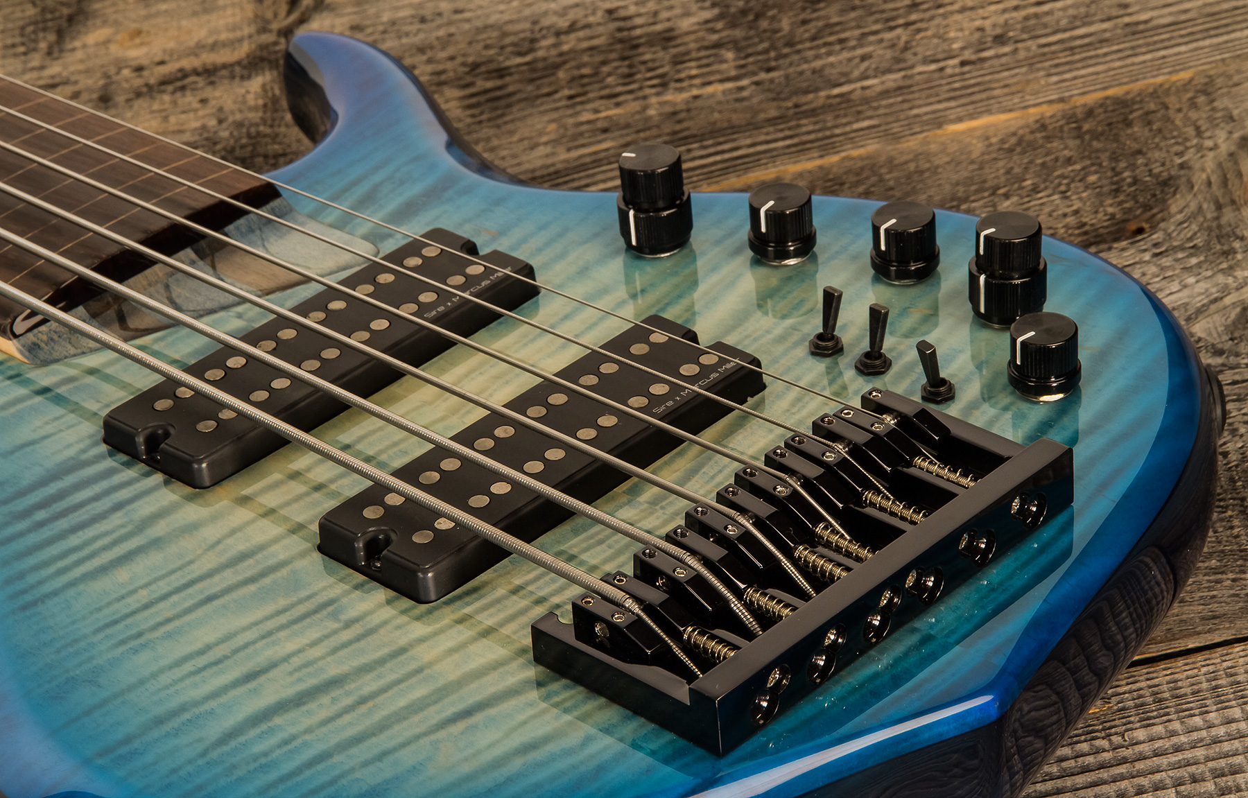 Marcus Miller M7 Swamp Ash 6st Fretless 6c Active Eb - Transparent Blue - Basse Électrique Solid Body - Variation 3