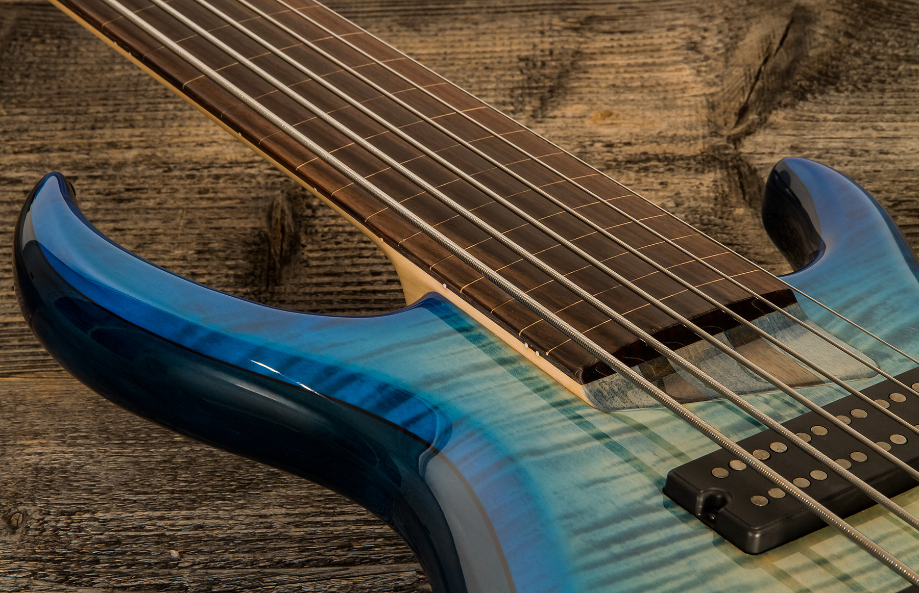 Marcus Miller M7 Swamp Ash 6st Fretless 6c Active Eb - Transparent Blue - Basse Électrique Solid Body - Variation 4