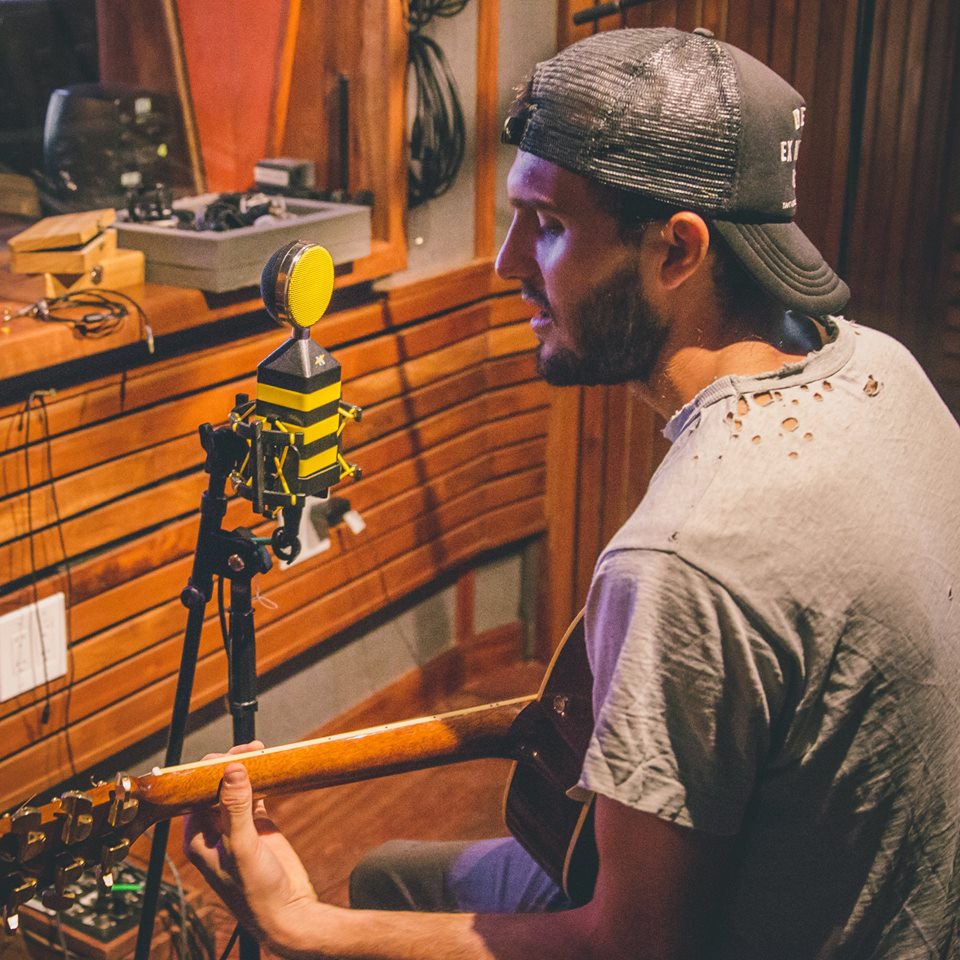 S'neregistrer à la guitare avec King Bee