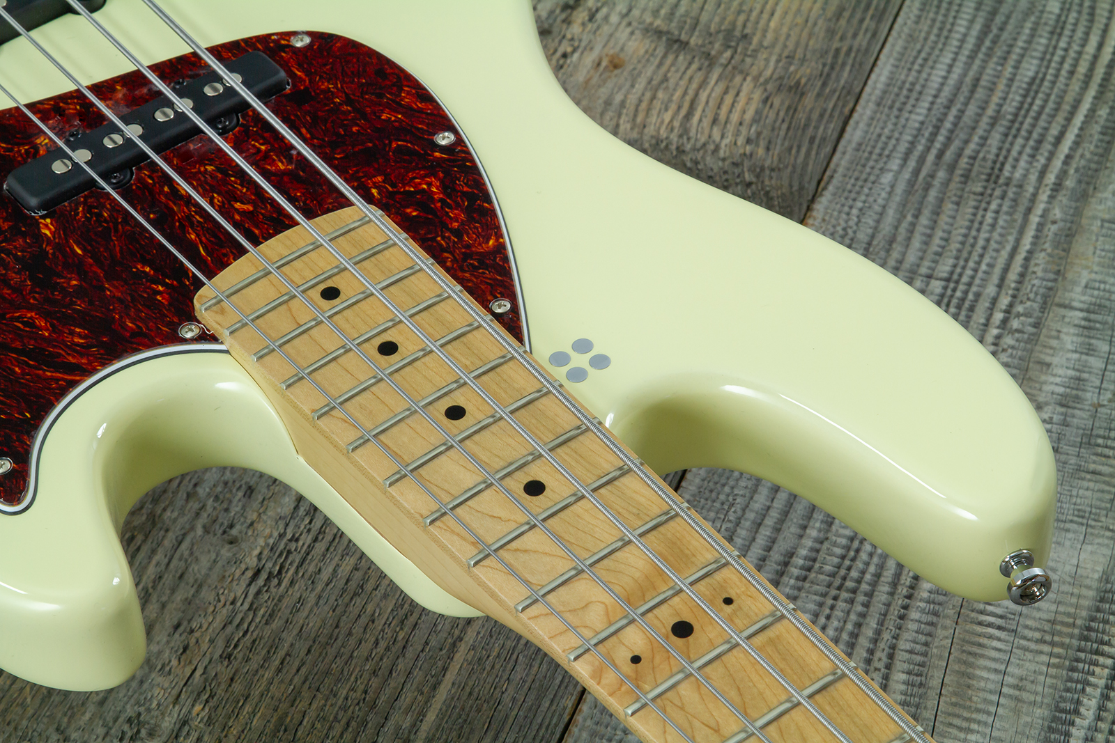 Sandberg California Tt Short Scale Active Mn - Highgloss Creme - Basse Électrique Solid Body - Variation 4