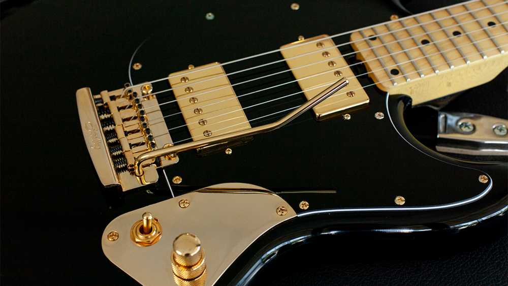 Sterling By Musicman Jared Dines Stingray Guitar Signature Hh Trem Mn - Black Gold - Guitare Électrique Forme Str - Variation 3