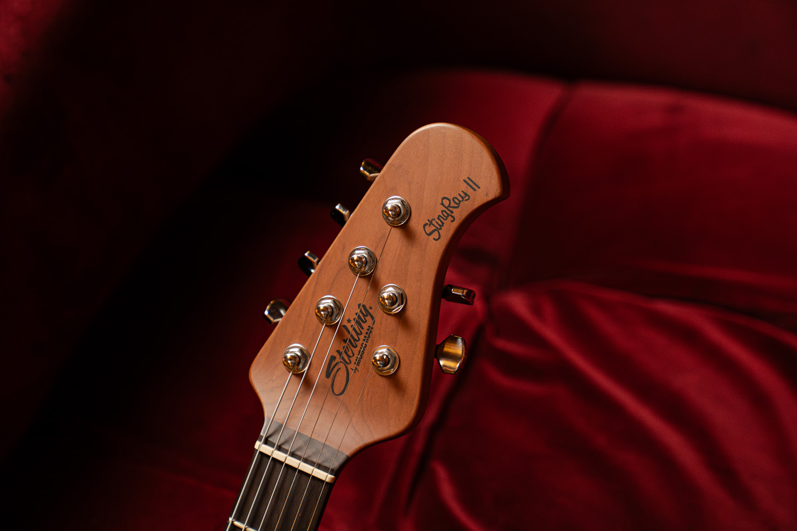 Sterling By Musicman Stingray Ii Trem Hh Rw - Blue Pearl - Guitare Électrique Forme Str - Variation 4