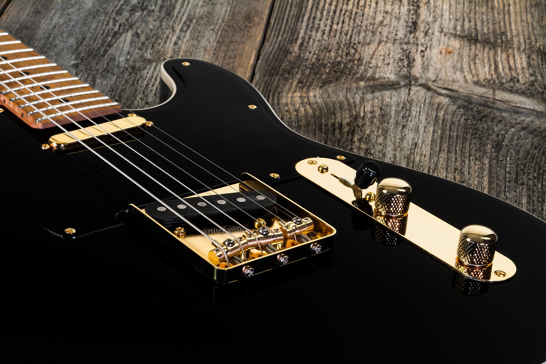 Suhr Mateus Asato Classic 01-sig-0030 Signature 2s  Ht Mn #67809 - Black - Guitare Électrique Forme Tel - Variation 4