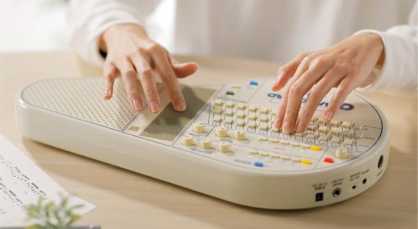 Suzuki Omnichord OM108 Synthesizer