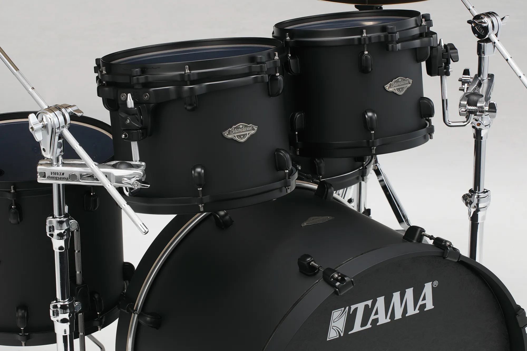Tama Starclassic Performer Limited Ed. Blacked Out Black - 5 FÛts - Fat Black - Batterie Acoustique Rock - Variation 3